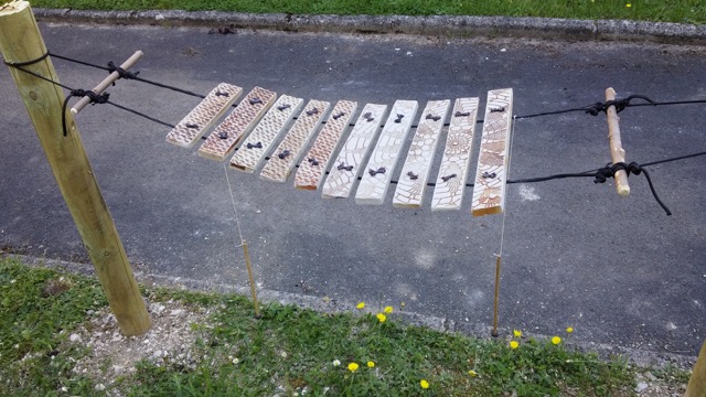 instrument de musique en argil pour jardin thérapeutique sensoriel ludique et pédagogique pour le plein air